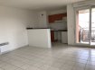 Appartement Vente 2 chambres à Lallaing - 86 000 € Appartement 2 chambres. Votre agence vitrin immo vous propose cette appartement 2 chambres , trés bien situé, secteur calme. Proche de toutes commodités et des axes autoroutiers. Celui ci comprend :une entrée, salon séjour , cuisine équipée, 2 chambres, wc,salle de bain ,balcon petit plus : place de stationnement privée Trés belle exposition. Avis de l'agence: construction récente, on pose ses meubles!!
