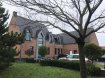 Maison Vente 4 chambres à Halluin - 665 000 € HALLUIN Loisel Individuelle d'architecte . Magnifique Villa de haut standing individuelle d'architecte située Chemin du Loisel à 2 pas du Mont d'Halluin sur une parcelle de plus de 1600 m² avec une grande terrasse et un agréable jardin exposés au sud. Vous y accéderez par une allée sécurisée et privée et une belle aire de stationnement pour 5/6 véhicules... Vous serez complètement séduits par la luminosité et les volumes de cette demeure de prestige. Elle propose un vaste hall d'entrée cathédrale, une grande cuisine équipée avec îlot central avec espace repas et un cellier, un wc, un spacieux séjour avec cheminée et de nombreuses baies vitrées, à l'étage 3 chambres, 2 salles de bains. Elle offre également un très grand garage d'environ 150m² aménagé et vitré avec espace de relaxation et buanderie, avec un étage aménagé en une grande salle de projection cinématographique. Laissez le charme opérer !