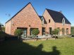 Maison Vente 4 chambres à Halluin - 715 000 € HALLUIN Loisel Individuelle d'architecte . Magnifique construction individuelle d'architecte située Chemin du Loisel à 2 pas du Mont d'Halluin sur une parcelle de plus de 1600 m² avec une grande terrasse et un agréable jardin exposés au sud. Vous y accéderez par une allée sécurisée et privée et une belle aire de stationnement pour 5/6 véhicules... Vous serez complètement séduits par la luminosité et les volumes de cette demeure de prestige. Elle propose un vaste hall d'entrée cathédrale, une grande cuisine équipée avec îlot central avec espace repas et un cellier, un wc, un spacieux séjour avec cheminée et de nombreuses baies vitrées, à l'étage 3 chambres, 2 salles de bains. Elle offre également un très grand garage d'environ 150m² aménagé, et vitré avec espace de relaxation et buanderie, avec un étage aménagé en une grande salle de projection cinématographique. Laissez le charme opérer !