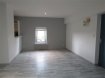 Appartement Location 2 chambres à Charmes - 403 € c.c. Entièrement refait à neuf, appartement comprenant : Cuisine équipée (plaque de cuisson induction, four, hotte) ouverte sur séjour, 2 chambres, salle de bain (baignoire), toilettes. Chauffage électrique neuf. DPE en cours