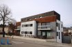 Appartement Vente 2 chambres à Esch-sur-Alzette - 539 000 € RÉSERVÉ!!Bel appartement (Penthouse) dans une petite résidence (huit unités) à l'architecture contemporaine et composée de matériaux nobles avec de finitions de premier choix.Se compose de deux chambres à coucher, d'une salle de bain ( douche et baignoire ), d'une cuisine équipée ouverte sur le salon, accès sur une belle terrasse (ouest) et d'un balcon vers l'avant de la résidence, d'une cave et un emplacement de parking intérieur.Équipements: système domotique, alarme, baignoire hydromassage, volets électriques, marquise électrique, tripe vitrage, chauffage au sol, etc.Insérée dans le quartier résidentielle de Esch Nord, quartier calme et accueillant qui possède encore des petits commerce de proximité. D'autres infrastructures ( tels que piscine, hôpital, écoles, crèches,...) ou services (poste, banques,...) se trouvent aussi dans ce quartier. Les honoraires d'agence sont entièrement à charge du vendeur.Ref agence :EACVF32_2