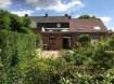 Maison Vente 3 chambres à Wattrelos - 130 000 € WATTRELOS St Lievin 3 chs+jardin. Belle semi flamande rénovée, avec grande extensions récente, situé dans une belle sue calme et un quartier prisé, elle offre un beau séjour, une cuisine équipée avec coin repas, une salle de bain avec douche et baignoire, des wc séparés, 3 chambres et une terrasse avec un grand jardin.