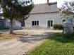 Maison Location 1 chambre à Mayet - 493 € c.c. FERMETTE. Une maison mitoyenne comprenant :
Une entrée, salon/séjour avec cheminée insert, une cuisine aménagée, une salle de douches avec wc, une chambre.
Une chaufferie, un cellier. Un jardin privatif (possiblilité en plus de 600m2) Puits. Garage, Une partie du hangar (40m2).
LIBRE FIN JUILLET