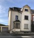 Maison jumelée Vente 3 chambres à Luxembourg-Gasperich - 950 000 € Belle maison unifamiliale à vendre libre de 3 côtés, avec garage couvert et emplacement extérieur devant la maison sur un terrain de 3,02 ares.Elle jouit d'une orientation sud coté jardin et donc d'un ensoleillement toute la journée sans vis-à-vis. La situation est calme cote jardin.Le futur grand parc de Gasperich ne sera qu'a quelques minutes à pied.D'une surface de 165 m2 (dont 97 habitables) elle dispose d'un permis de constrcution pour realiser une extension à 230 m2 (dont 169 habitables) Elle offre actuellement 3 chambres et 1 salle de bain et pourrait donc avoir4 chambres et 2 salles d'eau (il y a aussi la possibilité de creer dans l'extension du sous-sol une chambre + une salle de douche).Elle se compose comme suit :Au rez-de-chaussée: - sas et hall d'entrée, - WC séparé/ visiteurs, - spacieux living avec sa partie salle-à-manger et la partie salon; - cuisine équipée individuelle; - terrasse (marquise) et jardin. - magnifique escalier intérieur en bois d'origineAu 1er étage :- deux grandes chambres dont une orientée sud et l'autre orientée nord avec parquet- 1 salle de bain lumineuse avec fenêtreAu 2ème étage :- 1 chambre existante avec parquet- 1 partie grenier pouvant être aménagée selon les plans existants en une quatrième chambre et une salle de douche (autorisation déjà donnée par la ville de Luxembourg)Ref agence :67
