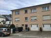 Appartement Vente 2 chambres à Schifflange - 405 000 € Dans une résidence à 2 unités, CHARMANT APPARTEMENT au 1er étage, sans ascenseur, avec garage fermé, emplacement, jardin (utilisation réservée à cet appartement), comprenant:
- hall d'entrée avec parlophone
- accès sur terrasse et jardin derrière (utilisation réservée à cet appartement)
- 2 chac
- living-sàm
- WC séparé avec fenêtre
- salle de douche (douche italienne), lavabo, colonne de rangement, fenêtre
- débarras séparé
- cuisine équipée individuelle
- feu ouvert électrique
au rdch: garage fermé avec porte électrique (eau et radiateur dans le garage), emplacement devant garage, cave privée, buanderie en commun.
Il s'agit d'un appartement qui se trouve dans un très bon état. Les fenêtres ont du double vitrage, chaudière à gaz.
La situation est très calme, dans une cité près de la forêt.
LIBRE DE SUITE
