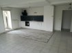 Appartement Location 3 chambres à Thionville - 840 € c.c. Appartement F5 lumineux rénové situé au fond d'une impasse, très calme.
Comprenant une entrée, une cuisine équipée ouverte sur vaste salon séjour donnant sur balcon, un dégagement, 3 chambres dont une avec dressing et une donnant sur une terrasse , salle de bains, wc, une buanderie.
Un garage.