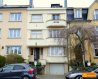 Maison individuelle Vente 6 chambres à Luxembourg-Belair - 2 285 000 € Splendide maison située au coeur du quartier de Merl-Belair à quelques pas du centre de la Ville de Luxembourg, sur un terrain de 3a17 disposant d'une surface totale de + -410m2.
La maison dispose de :
Sous-sol : Chaufferie, garage pour 1 voiture (possibilité d'agrandir), grande cave, buanderie avec accès au beau jardin orienté plein SUD.
Rez-de-chaussée : Beau hall d'entrée, grand living/salle à manger, cuisine et belle terrasse accessible de la cuisine ainsi que du living.
Etage 1 : 3 chambres à coucher, 1 salle de bain +WC, terrasse et balcon.
Etage 2 : 3 chambres à coucher, 1 salle de bain + WC et 2 balcons.
Grenier : grande pièce aménageable.
Quelques travaux de rafraîchissements à prévoir.
La maison est située dans la première partie de l'Avenue Gaston Diderich tout prêt de l'école primaire et à quelques pas du centre de la Ville de Luxembourg.
Ref agence :34