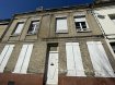 Maison Vente 3 chambres à Saint-Omer - 99 500 € Au coeur de st Omer,
Maison de ville, + de120m2 double distribution offre une entrée- séjour-salle à manger- cuisine ouverte sur joli cour .
Au 1 er 3 chambres dont 2 grandes chambres-salle de bain .
Au second un grenier à amménager ( 54m2) .
un beau potentiel pour un investisseur, 1 er achat et amateurs de travaux .
Exclusivité Barbara IMMOBILIER