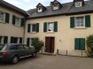 Duplex Location 2 chambres à Elvange (Beckerich) - 1 450 € Duplex de style rustique de 128 m² au 1er étage, situé près d'un centre équestre.
Niveau 1:
- hall d'entrée avec vestiaire
- salle de bain avec douche, 2 lavabos, wc
- 1 chambre à coucher.
Niveau 2:
- grand séjour avec coin cuisine équipée, sortie sur balcon
- salle de douche, 2 lavabos, wc
- 1 chambre à coucher avec dressing.
2 emplacements extérieurs.