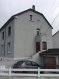 Appartement Vente 2 chambres à Yutz - 205 000 € Appartement F4 de 88m2 situé au 1er étage d'une maison individuelle comprenant 2 appartements + combles de 60m2 aménageables.
L'appartement comprend un couloir d'entrée, double séjour de 35m2 avec accès balcon, une cuisine, deux chambres, salle de bains avec douche, baignoire et WC.
Double vitrage PVC, volets roulants électriques, chauffage individuel gaz.
Au 2ème combles aménageables avec velux neufs.
Deux caves, un garage, un espace vert.
Communs rénovés, façade et toiture récentes.
