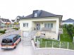 Maison Vente 3 chambres à Noertzange - 970 000 € Belle maison unifamiliale, libre des 4 côtés, construite en 1977 sur un terrain de 5.33 ares, surface totale de 486 m2, dont surface habitable de +/- 320 m2, située dans cité calme, à proximité des axes autoroutières vers Luxembourg et vers la France.
La maison, partiellement rénovée en 2010 et en excellent état, se compose comme suit:
Sous-sol: buanderie avec cuisine équipée au gaz, débarras, cave à vins, salle de bains avec WC, baignoire-jaccuzi, cave pour bureau ou fitness, garage pour 2 voitures avec porte électrique, accès vers jardin
Rdch.: hall d'entrée, living (43 m2), cuisine équipée moderne (23 m2), WC séparé, salle de douche avec WC, 2 chambres à coucher
Combles: grande pièce (142 m2) divisible selon besoin et entièrement aménagée (prises TV et tél.), salle de douche, possibilité d'en faire un appartement avec entrée séparée.
Grande terrasse (25 m2), éclairage des alentours, différentes rénovations faites en 2010 (chauffage à gaz etc.), revêtement des sols partiellement en granit et parquet chêne massif, 2 emplacements extérieurs, jardin soigné et clôturé.
La maison est disponible de suite.
Ref agence :1004