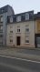Maison mitoyenne Vente 3 chambres à Ettelbruck - 470 000 € Très belle maison à vendre à Ettelbruck idéalement située à deux minutes de la gare et à toute proximité des centres commerciaux et de toutes commodités journalières. La maison comporte 3 chambres à coucher, cuisine équipé, salle à manger, salon, salle de bains, grenier, jardin, cave et garage.