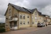 Appartement Vente 2 chambres à Sandweiler - 595 000 € Appartement (duplex) bénéficiant d'une bonne luminosité naturelle, situé dans une rue très calme sans issue, se composant :
d'un hall d'entrée,
d'une cuisine ouverte,
du living et la salle à manger (sol en parquet) qui donnent accès à un grand balcon avec vue imprenable,
deux chambres à coucher,
une salle de douche ainsi qu'un WC séparé.
À l'étage on retrouve un espace ouvert pouvant servir de pièce de bureau ou de séjour (loisirs).
Au sous-sol se trouvent une cave privée, un emplacement intérieur ainsi que la buanderie commune.
L'immeuble se trouve à 10 minutes du Kirchberg et sa situation géographique permet un accès facile aux grands axes routiers.
Petits et grands commerces à proximité.
Arrêt d'autobus à deux minutes pédestres.
Ref agence :882631-VA0220