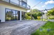 Bureau Location à Bascharage - 4 900 € L'agence immobilière MaraMax s.àr.l pour propose en location cet ensemble de bureaux avec deux garages fermés et plusieurs emplacement extérieurs, le tout situé dans une rue calme et agréable à Linger.
Cet immeuble idéal pour professions libérales vous propose une surface commerciale de +/- 310 m2 et se compose comme suit:
Rez-de-chaussée:
- spacieux hall d'entrée avec vestiaire,
- réception,
- espace bureaux lumineux avec accès à une grande terrasse,
- 2 WC séparés,
- double cave de +/- 41 m2.
1er étage:
- 5 bureaux avec accès à une grande terrasse de +/- 40 m2,
- 2 placards utilisés comme archives,
- salle pour les photocopieuses,
- salle de réunion.
2ème étage:
- spacieux