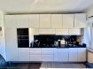 Nous vous proposons en exclusivité un bel appartement idéalement situé à proximité de l'hôpital et de la Place Benelux.
L'appartement, très bien agencé et particulièrement lumineux, est en excellent état. Il se compose d'une spacieuse cuisine équipée (neuve), d'un salon, d'une chambre à coucher ainsi que d'une salle de douche.
Ce bien dispose également d'une cave, d'une buanderie et d'un jardin privatif. Vous bénéficierez d'une vue dégagée ainsi que d'une grande facilité de stationnement à proximité.
Points forts :
?	Petite résidence calme
?	Appartement entièrement rénové
?	Nouvelle chaudière individuelle
?	Double vitrage
?	Quartier résidentiel
Pour toute demande de visite ou informations complémentaires, n'hésitez pas à nous contacter au 265341 ou directement notre agent Mme VAZ au 621 283 844 ou par mail au
 lisa.vaz@cl-immo.lu

Les frais d'agence sont inclus dans le prix de vente et sont à charge du vendeur.