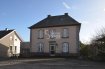 Maison individuelle Vente 4 chambres à Perle - 480 000 € Veuillez svp lire l'annonce?Maison libre de 4 côtés sur un terrain de 5,50 ares d'une surfaces totales d'environs 357 m2 et d'une surface habitable d'environs 146 m2, à PERLE dans la Commune de Rambrouch, entièrement à rénover, sauf la toiture a été vue par un professionnel et elle est en bon état, l'électricité a été commencer, ramener jusqu'au Tableaux électriques et complètement précisée par signalement sur les câbles, il y a aussi une toutes nouvelles cuisine équipée avec électroménager Siemens neuf et un frigo américain neuf dans la maison.Vous voulez faire une bonne affaire, là voilà.36 km de Luxembourg en 38 minutes33 km et 33 minutes de Capellen, Mamer30 km et 30 minutes de Colmar-Berg36 km et 40 minutes de Diekirch35 km et 37 minutes de MerschCette maison aura une Porte ouverte et les visites sont autorisées uniquement au personne qui présente un certificat de solvabilité pour l'achat de la maison.Pour plus de renseignements veuillez contacter Christine Simon sur le gsm 621 189 059 mais de préférence contacter moi par mail au cs@christinesimon.lu.Merci