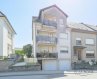 À VENDRE : Spacieux appartement 1 chambre avec 2 garages-box à Esch-sur-Alzette (Lallange)

Disponible immédiatement

Situé dans une rue calme et résidentielle (Rue de Rotterdam), cet appartement lumineux et très spacieux de type 1 chambre se trouve au premier étage d'une petite copropriété de seulement 3 unités. Sans ascenseur, cette résidence offre tranquillité et intimité.

D'environ 73 m², il propose des volumes rares pour un logement d'une chambre. L'agencement actuel est optimisé pour le confort : en entrant, vous découvrez un vaste hall d'entrée, équipé d'une penderie, qui dessert toutes les pièces, offrant un espace pratique pour le rangement. Le grand salon/séjour, lumineux et accueillant, s'ouvre sur une terrasse équipée d'une marquise, idéale pour profiter des beaux jours à l'abri du soleil. La cuisine séparée et équipée donne accès à un second balcon ensoleillé, doté d'un espace de rangement intégré, parfait pour savourer un café ou un brunch en extérieur.

Une grande chambre à coucher, confortable et lumineuse, dispose d'un accès facile à une salle d'eau moderne et fonctionnelle. Un WC séparé, pratique et discret, se trouve également dans l'entrée pour plus de confort.

Le potentiel de cet appartement réside dans sa surface généreuse : le volume important du séjour permet, à moindre coût, de créer une deuxième chambre en divisant simplement l'espace, tout en conservant un espace salon convivial. Cette flexibilité offre la possibilité d'adapter le logement à vos besoins, que ce soit pour une famille en croissance ou pour optimiser la rentabilité locative.

Deux garages-box privatifs fermés complètent ce bien, permettant de stationner deux véhicules en toute sécurité ou d'envisager un usage locatif indépendant. Une cave privative saine et pratique constitue un espace de stockage supplémentaire.

Situé dans un quartier recherché, à proximité immédiate de toutes les écoles, lycées, crèches, maison relais, ainsi que des commodités essentielles. La situation stratégique permet un accès facile aux autoroutes et aux transports en commun, facilitant tous vos déplacements.

Ce bien représente une opportunité exceptionnelle : un appartement spacieux avec un fort potentiel d'aménagement, idéal pour un premier achat, un couple ou un investisseur souhaitant bénéficier d'un rendement locatif attractif, avec la possibilité de louer séparément les garages.

Pour toute question ou demande d'informations, n'hésitez pas à nous contacter, nous serons toujours à votre service.

Agence ELSA'HOME, à votre écoute pour la concrétisation de vos projets en toute confiance.

---------------------------------------------------------

FOR SALE: Spacious 1-Bedroom Apartment with 2 Parking Boxes in Esch-sur-Alzette (Lallange)

Available immediately

Located on a quiet and residential street (Rue de Rotterdam), this bright and very spacious 1-bedroom apartment is situated on the first floor of a small co-ownership comprising only 3 units. Without an elevator, this residence offers tranquility and privacy.

Approximately 73 sqm, it offers rare volumes for a one-bedroom property. The current layout is optimized for comfort: upon entering, you are welcomed by a large hallway fitted with a wardrobe, which leads to all rooms and provides practical storage space. The spacious living room, bright and inviting, opens onto a terrace equipped with a marquee, perfect for enjoying sunny days sheltered from the sun. The separate, equipped kitchen grants access to a second sunny balcony with built-in storage, ideal for enjoying coffee or outdoor brunch.

A large, comfortable, and luminous bedroom has easy access to a modern, functional bathroom. A separate WC, practical and discreet, is also located in the entrance area for added convenience.

The potential of this apartment lies in its generous surface area: the large living space allows, at minimal cost, to create a second bedroom by simply dividing the space, while maintaining a convivial living area. This flexibility enables you to adapt the apartment to your needs, whether for a growing family or to maximize rental income.

Two private, enclosed parking boxes complete this property, providing secure parking for two vehicles or the possibility of independent rental. A clean, practical private cellar offers additional storage space.

Situated in a sought-after neighborhood, close to all schools, high schools, nurseries, and community centers, as well as essential amenities. Its strategic location offers easy access to highways and public transportation, facilitating all your travel needs.

This property presents an exceptional opportunity: a spacious apartment with great potential for customization, ideal for a first-time buyer, a couple, or an investor seeking attractive rental yields, with the option to rent out the garages separately.

Available immediately, this property allows for quick and easy move-in, making it an ideal opportunity for a first purchase or an investment.

ELSA'HOME Agency is here to help you realise your projects with complete confidence.