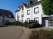 Appartement Vente 2 chambres à Redange - 355 000 € Très bel appartement situé au rez-de-chaussée d'une résidence composée d'un ensemble de 3 constructions récentes dans un cadre agréable. Agrémenté d'une très belle terrasse de +-40m2, cet appartement possède également un emplacement de parking intérieur et une cave.
Il est composé comme suit:
- hall d'entrée
- 2 chambres à coucher
- wc séparé
- salle de douche avec lavabo et wc
- séjour / salle à manger avec sortie sur terrasse et balcon
- cuisine équipée séparée avec sortie sur terrasse
- buanderie commun.