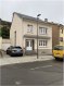 Maison Vente 3 chambres à Schifflange - 805 000 € ***** SOUS COMPROMIS *****
EXCLUSIVITE LUXPROIMMO Belle maison d'une surface totale de 240m² Idéalement située dans un quartier calme et résidentiel proche de toutes commodités. Erigée sur un terrain de 1a70ca et agencée comme suit:
Rez-de-chaussée :
-Hall d'accueil ;
-Living/salle à manger ;
-Cuisine équipée avec accès à la terrasse et le jardinet situés à l'arrière.
1er étage :
-Palier ;
-3 chambres à coucher dont 1 avec balcon ;
-Salle de bains.
Combles accessibles par un escalier en béton :
-Grande surface de +/-45m², charpente isolée et poutres apparentes.
Sous-sol :
-Salle de douche ;
-Caves de stockage et rangement ;
-Buanderie avec sortie vers la terrasse ;
-Chaufferie.
-Garage pour 1 voiture et 2 emplacements devant le garage.
-Toiture, façade et chaudières récentes ;
-Fenêtres et portes fenêtres en pvc double vitrage avec volets électriques.
Pour toute visite ou renseignements :
Carlos Marques 661 265 022 info@luxproimmo.lu
Agnès Esteves 621 528 877 a.esteves@luxproimmo.lu