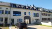 Bureau Vente à Hautcharage - 429 000 € FIS IMMOBILIERE vous propose en vente exclusive un local pour une profession libérale telle qu'un cabinet médicale, un kiné, bureau d'architecture, ...
Celui-ci est situé au rez-de-chaussée d'une nouvelle résidence.
La construction a été conçu avec des matériaux de qualité dans un style très moderne et lumineux.
A l'intérieur il y a deux pièces séparées et une grande pièce avec une cuisine entièrement équipée ( possibilité de faire une cuisine séparé et d'avoir une 3ème pièce pour un bureau, une salle de douche, un WC séparé, une terrasse à l'avant de 10 m2, une terrasse à l'arrière de 20m2 avec un jardin de 18m2.
Toutes les pièces sont équipées avec des prises de téléphone, internet, antenne, détecteur d'incendie. A cela on ajoute une alarme et une porte d'entrée sécurisée.
Il y a possibilité d'avoir deux emplacements intérieurs et un emplacement extérieur