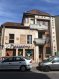 Immeuble de rapport Vente à Creutzwald - 295 000 € Immeuble de rapport comprenant un local commercial au rez de chaussée de 120 m² (ancienne pizzeria).
Au 1er étage : un F1 de 37 m², un F2 de 45 m² et un F2 de 47 m².
Au 2ème étage : un F3 de 56 m² et un F4 de 195 m².
Chauffage collectif