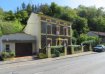 Maison Vente 3 chambres à Moyeuvre-Petite - 148 000 € Maison individuelle de caractère de 155m² habitables composée d'un salon salle à manger, d'une cuisine équipée, d'une buanderie, de 3 chambres dont une suite parentale, d'une salle de bain avec toilettes et de combles aménageables.Elle comprend aussi un grand garage de 33m² et une terrasse sur un terrain de 15a54ca.Chauffage individuel au gaz, radiateurs fonte.Prévoir travaux