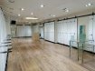 Local commercial Vente à Sarreguemines - 170 000 € Local commercial au centre ville de Sarreguemines. A louer au centre de Sarreguemines, local commercial de 150m² 50m² de réserve à l'étage, idéalement placé, avec vitrine de près de 5 m dont une porte vitrée, différentes réserves, bureau, coin repas, 2 WC séparés à l'étage et 2 grandes pièces de 25 et 27 m² à l'étage
Parquet au sol, climatisation, étagères, rails au mur, 3 cabines d'essayage, miroirs, chaudière au gaz.