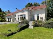 Maison Vente 4 chambres à Scy-Chazelles - 918 000 € Belle maison individuelle d'architecte située au calme sur les hauteurs de SCY-CHAZELLES, prestation de qualité.
Cette maison comprend au rez-de-chaussée un halle d'entrée, un bureau, une pièce de vie lumineuse avec grande baie vitrée, une chambre parentale avec dressing et salle de bain douche et baignoire), une cuisine meublée et équipée avec cellier et un double garage avec porte motorisée.
A l'étage vous disposerez de trois belles chambres spacieuses, un bureau avec accès à une terrase et une salle de bain (douche baignoire et double vasque)
A l'extérieur de la maison vous trouverez une piscine chauffée, un bassin et un terrain de 23 ares avec une vue bien dégagée.
Chauffage au gaz
Le prix indiqué comprend les honoraires à la charge de l'acheteur : 1.96 % TTC du prix du bien hors honoraires
Prix hors honoraires : 900 000 €
ALT'IMMO-GEST.COM HAGONDANGE
Mme SZYNAL Estelle 0676005516