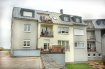 Appartement Vente 2 chambres à Goesdorf - 265 000 € Appartement de +/- 75 m2 au 2e étage
hall d´entrée
living - salle à manger avec accès vers balcon
cuisine équipée avec accès vers balcon
2 chambres à coucher
salle de bains
WC séparé
1 parking intérieur
cave
_______________________________________________
Wohnung mit +/- 75 m2 im 2. Stock
Flur
Ess-/ Wohnzimmer mit Balkon
Einbauküche
Badezimmer
WC
2 Schlafzimmer
1 Innenparkplaz
Keller
Ref agence :6309