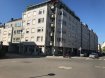 Appartement Vente 2 chambres à Esch-sur-Alzette - 675 000 € Dans une résidence au centre d'Esch-sur-Alzette, très bel appartement situé au rez-de-chaussée comprenant salon, salle à manger, cuisine équipée, deux chambres à coucher, une salle de bains et un wc séparé.
Belle terrasse et jardin en usage privatif.
Cave et un emplacement couvert dans garage.
La commission d'agence s'élève à 3 % du prix de vente + TVA 17 % à charge du vendeur.