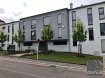 Studio Location à Strassen - 1 350 € -- FR --Très beau studio (39,62 m2) entièrement meublé avec grande terrasse (32,07 m2) à vendre à Strassen rue de Reckenthal. Ce bien exceptionnel est situé au niveau Rez-de-jardin à l'arrière de l'immeuble, exposition sud-ouest, possède une buanderie au même niveau et un emplacement intérieur. L'ameublement est de très haute qualité (lit de la marque Auping avec sommier électrique), cuisine entièrement équipée, douche à l'italienne. Une grande terrasse privée joliment équipée rend ce studio absolument spécial et rare. La situation privilégiée de la résidence (5 min du Centre de Luxembourg, de plusieurs accès d'autoroute, 15 min du Kirchberg) n'est qu'un des multiples avantages de ce bien à vendre. Construit en 2013 par Baumeister, il est intéressant de relever que le bien est de première main, n'a jamais été loué et se trouve dans un état impeccable.Disponibilité 1er août 2019Ref agence :103380