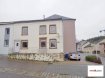 Maison mitoyenne Location 2 chambres à Troisvierges - 920 € Une belle maison en location sise au centre de Troisvierges rénovée à l'intérieur et près des commerces et transports publiques Description de la maison:80m2RDCH:- Terrasse d'entrée- Hall d'entrée - Salon - Cuisine ouverte1er étage: - 2 chambres à coucher- Salle de douche - PlacardGrenier aménagé en chambre.- Cave - Emplacement ExtérieurVeuillez trouver une vidéo 360° sur notre site www.immolosch.luDisponible de suite2 mois de caution : 1840 'Frais d'agence : 1076,40 ' TTC 17%Ref agence :1213094