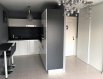 Appartement Location 1 chambre à Thionville - 680 € c.c. THIONVILLE: Dans résidence très bel appt de type F2 (61m²) au 4ème étage avec ascenseur comprenant 1 entrée avec placard,1 cuisine équipée ouverte sur séjour, 1 chambre avec placard, 1 salle de bain équipée avec baignoire, 1 WC séparé, 1 cellier + 1 balcon.
Chauffage électrique et double vitrage.
Loyer: 620' Charges: 60'
Dispo de suite.
Honoraires Agence: 496'
Ref agence :103104