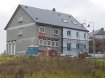 Maison jumelée Vente 4 chambres à Arsdorf - 610 566 € RE/MAX, spécialiste de l'immobilier au Grand-Duché de Luxembourg, vous propose à la vente cette maison en future construction située à ARSDORF sur un terrain de +- 4,36 ares et comprenant:
Sous-sol : un hall d'entrée, une cage d'escalier et un garage pour deux voitures.
RDC : un hall, un WC séparé, une cuisine ouverte, une buanderie, un local technique et un living avec accès sur une grande terrasse arrière de +- 30m2.
Etage +1 : un hall de nuit, quatre chambres à coucher, une salle de douche et une salle de bains avec fenêtre.
Comble: un grenier de +-36m2 ( Possibilité de l'aménagé)
Le prix s'entend à 3% TVA (sous réserve d'acceptation par l'Administration de l'Enregistrement).
Classe énergétique A-B ( réglementation grand-ducale au 01/01/2015 )
Terrain avec contrat de construction pour une maison se situant à Arsdorf (voir plan).
Arsdorf se trouve à 10 km de Rambrouch, 12 km de Bettborn et 13 km de Redange/Attert
Ref agence :ARSDORF Lot 2