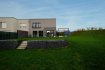 Maison jumelée Vente 4 chambres à Grass - 1 130 000 € ***SOUS COMPROMIS***
immohub, votre partenaire dans l’immobilier à Grass (commune de Steinfort), vous propose en exclusivité cette magnifique maison unifamiliale libre de 3 cotés construite en 2017 sur un terrain de 4,26 ares.
La maison se compose comme suit:
RDC (chauffage au sol)
-Hall d’entrée 2,10 m2
-WC séparé 1,55 m2
-Local technique + buanderie 11 m2
-Séjour & Cuisine équipée ouverte (électro ménager Siemens) 44 m2
-terrasse de 40 m2 & jardin orienté sud avec abris de jardin „biohort“
-Garage pour 2 voitures 30,10 m2
R+1(radiateurs )
-Hall de nuit 10 m2
-Chambre I 11,90 m2
-Chambre II 11,70 m2
-Salle de bains 8,5 m2 ( lavabo simple / WC / baignoire / sèche serviette)
-Chambre III 11,90 m2
-Suite parentale avec dressing incorporé 20,15 m2
-Salle de douche en suite 12 m2 (WC / lavabo double vasque / douche à l’italienne / sèche serviette)
Détails
-triple vitrage / châssis en PVC / jalousies à lamelles orientables
-pompe à chaleur
-verre anti-effraction au RDC
-VMC
-orientation sud
-CPE = A/B
-nouvelle citée sans trafic de passage