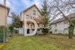 Maison Vente 4 chambres à Ars-sur-Moselle - 222 600 € Maison Ars-sur-moselle. L'Immobilière Delarue vous propose en exclusivité à Ars-sur-Moselle cette maison individuelle de caractère située au calme cadastrée sur 3a53ca, et à proximité à pieds de toutes les commodités.
Elle se compose en rdc d'une entrée avec magnifique terrazzo au sol, 1 chambre, 1 cuisine offrant un accès terrasse et beau jardin, un salon séjour avec de beaux planchers,1wc, à l'étage un vaste pallier desservant 1 salle de bain avec douche, baignoire et wc, 3 chambres , à l'étage supérieur un superbe comble qui pourrait être aménagé.
Le bien ne dispose pas de garage, ni de stationnement.
En sous sol caves, rangements, chaudière gaz.
Des travaux sont à prévoir, nous consulter
Le prix de vente est de 222 600€ et les honoraires sont à la charge du vendeur.