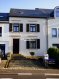 Maison Location 3 chambres à Mersch - 1 400 € SCHAUS Immobilier vous propose à la location cette charmante maison entièrement rénovée se composante comme suit :
Au rez-de-chaussée :
- Salon/Salle à manger avec du parquet au sol.
- Cuisine équipée et aménagée neuve, disposant notamment d'un frigo, d'un congélateur et d'un lave-vaisselle.
- Salle de douche avec fenêtre, comprenant un WC, vasque et une douche.
Au premier étage :
- Trois chambres dont les surfaces respectives sont d'environ 8,50m2, 9,50m2 et 12,00m2.
Un espace extérieur est accessible depuis le rez-de-chaussée.
Le bien est complété par :
- Un emplacement extérieur devant la maison.
- Un grand grenier.
- Une cave accessible depuis l'extérieur.
En ce qui concerne les équipements de la maison :
- Les fenêtres sont en double vitrage.
- Le chauffage est au mazout.
Les honoraires sont à la charge du locataire : un mois de loyer augmenté de la TVA en vigueur.
Le dépôt de garantie est de deux mois de loyer.
Ref agence :883119