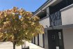 Appartement Location 1 chambre à Mondercange - 1 850 € À louer Appartement meublé TRÈS haut de gamme au noyau du village de Mondercange, à 15 km de Luxembourg-Ville, pharmacie, commerces, écoles, arrêt de bus à proximité.Cet immeuble exceptionnel construit en 2016 en classe BB (Niedrigenergiehaus) offre une qualité de vie inégale: Fermeture centralisée de toutes les serrures, boîtes à lettre avec box pour livraison de paquets et information par sms, casier privé dans la buanderie commune avec sèche linge et machine à laver, parking couvert d'une exécution luxueuse avec prises pour voiture électrique, possibilité d'avoir plus de parkings.L'appartement situé au 1er étage possède une belle terrasse meublée de 24 m2. Au sol, parquet, carrelage grand format, chauffage au sol, stores à lamelles électriques, luminaires Led, Deltalight, 2 Télévisions écran plat, Satellite, équipement LAN et WIFI, SONOS, Domotique KNX avec écran tactile et commande via Smartphone, prises USB, alarme, coffre-fort. À l'entrée, WC sép., Armoire, living avec cheminée, cuisine équipée BOFFI avec appareils GAGGENAU, 1 chambre à coucher avec accès salle de douche, terrasse, coin bureau, armoire. À disposition, tous les ustensiles de cuisine, aspirateur, fer à repasser et table, couette, linge de lit. En cas de location de courte durée, il faut rajouter 20 % au loyer, ainsi tous les frais sont compris.Ref agence :103386