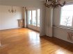 Appartement Location à Thionville - 1 160 € c.c. Logement dans un immeuble de standing à 10 mn à pied de la gare au 3ème étage avec ascenseur :
une grande entrée avec placard et cellier, un beau séjour lumineux avec parquet donnant accès à une grande terasse, 2 chambres (avec placard ), une cuisine équip. avec balcon, une sdb avec baignoire et douche, un wc séparé. Les ch. comprennent : eau froide, chauff., ent. et élec. des communs, l'asc.
Possibilité de louer un parking sous la place Turenne.