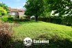 Maison Vente 2 chambres à Téterchen - 89 000 € Maison de village. Maison de village composée d'une entrée avec dégagement, d'une cuisine aménagée, d'une salle à manger et d'une salle d'eau avec douche italienne PMR, vasque et Wc.
Au 1er d'un palier, de deux chambres et d'une salle de bain avec baignoire, douche, double vasque, bidet et Wc.
Les combles d'environs 60 m2 peuvent être aménagées.
Le tout sur un terrain clôturé et arboré de 5 ares 46 avec dépendance et stockage.
