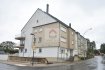 Appartement Vente 2 chambres à Contern - 765 000 € L'agence IMMO MAX vous propose ce belle appartement de 85m2 qui est baigné de lumière naturelle, offrant un espace de vie lumineux et agréable, deux chambres spacieuse pour votre confort et votre intimité, un grand salon et une cuisine recente et entièrement équipée
L'emplacement de cet appartement est idéal pour ceux qui travaillent a Luxembourg-Ville car il se trouve à proximité de toutes commodités. De plus, vous bénéficierez de tous les avantages d'un appartement récent.
Un emplacement extérieur offrant un espace de stationnement sécurisé pour votre véhicule.
N'hésitez pas à nous contacter pour plus d'informations ou pour planifier une visite de cet appartement. C'est une occasion à ne pas manquer pour vivre dans le confort et le style à Luxembourg