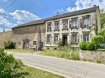 Maison Vente 5 chambres à Schwerdorff - 138 000 € Maison de caractère. Spacieuse et authentique maison de caractère du début du XXéme siècle située au calme sur 1 hectare 6 de terrain. Elle se compose de 7 grandes pièces avec parquets massifs, plafonds hauts moulurés. Nombreuses dépendances: étable, grange, étable, porcherie, cave, grenier.Prévoir travaux.