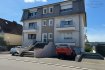 Studio Location à Dudelange - 1 200 € Dudelange
Quartier BURANGE, rue résidentielle,
Beau studio aménagé au deuxième et dernier étage de la résidence à huit unités.
Actuellement en cours de rafraichissement et travaux, l'appartement-studio est idéal pour personne seul ou un couple.
Directement en rentrant dans le logement, une grande pièce de vie se donnant au living qui va vous amener à la cuisine séparée.
La petite cuisine équipée séduit par sa bonne fonctionnalité.
Une grande salle de douche entièrement neuve complète le logement.
Pour toutes questions ou demandes d'informations, n'hésitez pas à nous contacter, nous serons toujours à votre service.
Agence ELSA'HOME à votre écoute pour la concrétisation de vos projets en toute confiance.
--------------------------------------------------------------------
Dudelange
BURANGE district, residential street
Beautiful studio apartment on the second and top floor of the eight-unit residence.
Currently undergoing renovations and renovations, this studio apartment is ideal for a single person or a couple.
Upon entering the apartment, a large living room leads directly to the living room, which leads to the separate kitchen.
The small, fully equipped kitchen is impressively functional.
A large, brand new shower room completes the apartment.
For any questions or information requests, please do not hesitate to contact us; we are always at your service.
The ELSA'HOME agency is at your disposal to help you realize your projects with complete confidence.