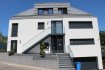 Studio Vente à Luxembourg-Kirchberg - 575 000 € Soho Immobilier propose à la vente un lumineux studio construit récemment et situé au rdc surélevé d’une copropriété composé de 6 unités de logements à Weimershof.
Situé dans une rue sans issue calme, avec vues dégagées et en pleine verdure, dans le privilégié quartier de Kirchberg-Weimershof à proximité immédiate du centre d’affaires du Kirchberg et ses nombreux commerces, restaurants, et une offre culturelle d’exception (la Philharmonie et le MUDAM). Des équipements de loisir tels que le complexe sportif «d’Coque» et le multiplexe cinématographique Kinepolis ajoutent à l’attractivité de ce quartier qui avec ses institutions européennes, financières et d’audit s’est transformé en quelques années seulement en l’un des poumons économiques du Grand-Duché de Luxembourg.
L’unité proposée fait partie d’une copropriété avec ascenseur construite en 2016 qui se distingue par le soin apporté à la construction, la conception architecturale et la finition de qualité qui en font un immeuble de haut standing.
Dans le contexte actuel du développement durable il a été opté pour une construction au standard « basse consommation d'énergie », répondant à la classe d’efficience énergétique « B ».
Le studio, qui peut être éventuellement acquis entièrement meublé et équipé, se décompose comme suit:
hall d'entrée - salon/salle à manger/chambre à coucher - cuisine équipée - salle de douche avec WC - balcon de 4.51 m2, cave de 7.78 m2, emplacement privatif dans la buanderie commune
Complément d'informations :
Confort : Fenêtres PVC double-vitrage
Sanitaires : 1 douche - 1 lavabo - 1 WC non-séparé
Chauffage : centralisé à gaz
Pour plus d’informations ou convenir d’une éventuelle visite veuillez prendre contact avec notre équipe par téléphone au numéro +352 27 86 95 93 ou par mail à l’adresse simon@sohoimmo.lu
--------------------------------------------------------------------------------------
Soho Immobilier offers for sale a recently constructed bright studio located on the raised ground floor of a condominium consisting of 6 housing units in Weimershof.
Located in a quiet dead end street, with unobstructed views and surrounded by greenery, in the privileged Kirchberg-Weimershof district in the immediate vicinity of the Kirchberg business center and its many shops, restaurants, and an exceptional cultural offer (the Philharmonie and the MUDAM). Leisure facilities such as the “d'Coque” sports complex and the Kinepolis cinema multiplex add to the attractiveness of this district which, with its European, financial and audit institutions, has transformed in just a few years into one of the economic lungs of the Grand Duchy.
The proposed unit is part of a condominium with elevator built in 2016 which stands out for the care taken in the construction, the architectural design and the quality finishings that make it a high standing building.
In the current context of sustainable development, it has been constructed to the