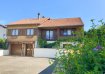 Maison Vente 3 chambres à Freistroff - 249 000 € FREISTROFF. Maison individuelle se composant d'un vaste séjour donnant sur véranda et jardin clos. Une cuisine indépendante équipée, salle de bains avec baignoire, douche et double vasque, Wc indépendant, placards et balcon. Un sous-sol complet avec une chambre, WC, garage, cave à vin, cuisine/buanderie, chaufferie et cave.