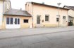 Maison mitoyenne Vente 2 chambres à Esch-sur-Alzette - 429 000 € Nous vous proposons en Exclusivité cette maison de +/- 110 m² dans une rue calme et sans issue à Esch-sur-Alzette.Celle ci se compose comme suit:* Hall d'entrée,* Living/salle à manger avec accès terrasse possible,* Cuisine individuelle,* Salle de bain,Au 1er étage: 2 spacieuses chambres à coucher.A cela s'ajoutent également :Garage, 2 terrasses et 2 magnifiques caves voûtées.