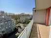 Appartement Location 2 chambres à Mulhouse - 790 € c.c. MULHOUSE Nouveau Bassin,
Nous vous proposons à la Location ce Bel Appartement F3 de 82m², comprenant :
- 1 Entrée avec Placard,
- 1 Cellier avec emplacement Lave-Linge,
- 1 Séjour Lumineux de 24m² avec sa Cuisine Ouverte et équipée et donnant accès à la Terrasse (Sud-Est)
- 1 Salle de Bains avec Double Vasque, Baignoire et Douche,
- 1 WC indépendant,
- 2 Chambres de 14 et 12m² donnant accès à un Balcon.
- 1 Garage et 1 Cave complètent cet Appartement.
A proximité directe du TRAM et des accès autoroutiers.