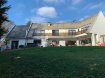 Maison Vente 5 chambres à Thionville - 1 200 000 € A THIONVILLE-GUENTRANGE, A VENDRE MAGNIFIQUE VILLA D'ARCHITECTE D'UNE SUPERFICIE HABITABLE DE 300M² ET 230M² DE SOUS-SOL SUR UN TERRAIN DE 20 ARES TOTALEMENT CLOS ET ARBORE.
SITUATION :
Exposition Idéale (Sud-Est) Acun vis-à-vis, quartier résidentiel, maison très lumineuse, avec de grandes baies vitrées à toutes les pièces, Climatisation réversible, Portail automatisé, Alarme, Terrain Piscinable.
COMPRANANT:
AU REZ-DE-CHAUSSEE:
Un Hall d'entrée d'environ 15m² avec une porte de 2M de large apportant beaucoup du lumière, avec un grand placard et un cabinet de toilette.
Un salon de 45m² avec une cheminée en merbre ( avec un insert) avec de larges baies vitrées de plus de 4m donnant sur une terrasse de 45m² et le jardin.
Une salle à manger de 20m², une cuisine séparée de 12m², une buanderie cellier de 20m² avec un accès extérieur.
Une suite parentale de 34m² avec une salle de bain (douche à l'Italienne, un WC, un meuble double vasque) placards intégrés.
Une pièce de 17m² faisant office de bureau/chambre/ ou coin télé.
A L'ETAGE:
Un magnifique escalier en marbre donnant sur un large dégagement, une suite parentale de 32m² avec une salle de bain en marbre ( baignoire, douche, un WC, un meuble doubles vasques), placards intégrés.
Une pièce attenante de 30m², à aménager en bureau, salle de cinéma, salle de sport ou autre.
Deux chambres une de 10m² l'autre de 17m² avec placards intégrés et baie vitrée.
Un cabinet de toilette independant, une salle de douche avec meuble en marbre.
Terrasse extérieure avec une coursive accessible depuis toutes les chambres avec vue dégagée sur le jardin.
SOUS-SOL COMPLET:
Un garage avec une porte motorisée, pouvant accueillir 4 voitures et motos, un atelier de 11m², une cave à vin de 8m², un cabinet de toilette indépendant, une buanderie de 11m², un dégagement de 8m² avec placard, une grande pièce de 42m² pouvant etre utilisée en salle de sport ou autre, une pièce de 24m² avec un accès extérieur, une pièce borgne de 18m², un réduit de 9m² pour outillage de jardin.