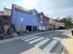 Maison jumelée Vente 5 chambres à Ermsdorf - 1 130 000 € En vente une belle maison jumelée dans un état excellent à Ermsdorf d'une surface habitable d'environ 252 m2, construite en 2009 sur un terrain de 3 ares, qui se compose comme suit:
au rez-de-chaussée: 1 chambre, WC séparé, living/salon, cuisine équipée (accès à la terrasse), 1 débarras
1er étage: 3 chambres à coucher, 2 salle de bains (dont une est seulement accessible par la chambre parentale)
2e étage: 1 chambre (bureau / salle de sport), salle de douche avec WC (non fini), débarras
sous-sol (niveau rue): débarras, garage pour 3 à 4 voitures, salle de chauffage,
2 caves (une avec WC)
extérieur: 2 emplacements, débarras en dessous des escaliers, jardin avec abri de jardin.
Disponibilité : à convenir
Ref agence :1243