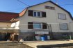 Maison Vente à Bollwiller - 169 600 € BOLLWILLER agréable maison de mines bien entretenue de 72m2 . BOLLWILLER agréable maison de mines bien entretenue de 72m² sur 4,21 ares RDC: hall d'entrée-cuis équip - salon - WC au 1er étage : hall - 2 chambres Sous sol complet avec sdb - chauffage gaz - Prix : 169 000? Loi Alur : 160.000 ? net vendeur + 6%TTC hono agence à la charge de l'acquéreur Faire offre après visite.